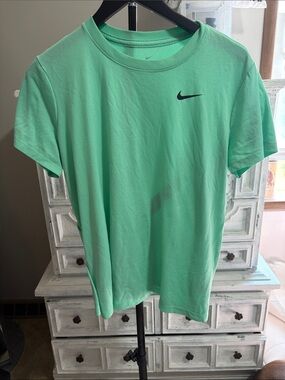 Nike woman’s Mint Green Short Sleeve Crew T-Shirt with Black Swoosh